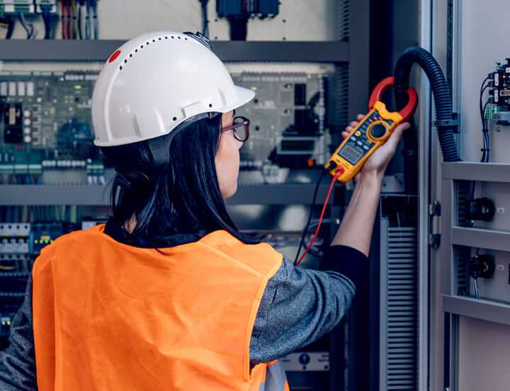 comprobando electricidad